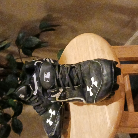 Baseball cleats - Picture 1 of 6